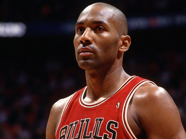 “九游app_ 乔丹的威严：篮球之神的职业生涯巅峰”，篮球之神乔丹的全名